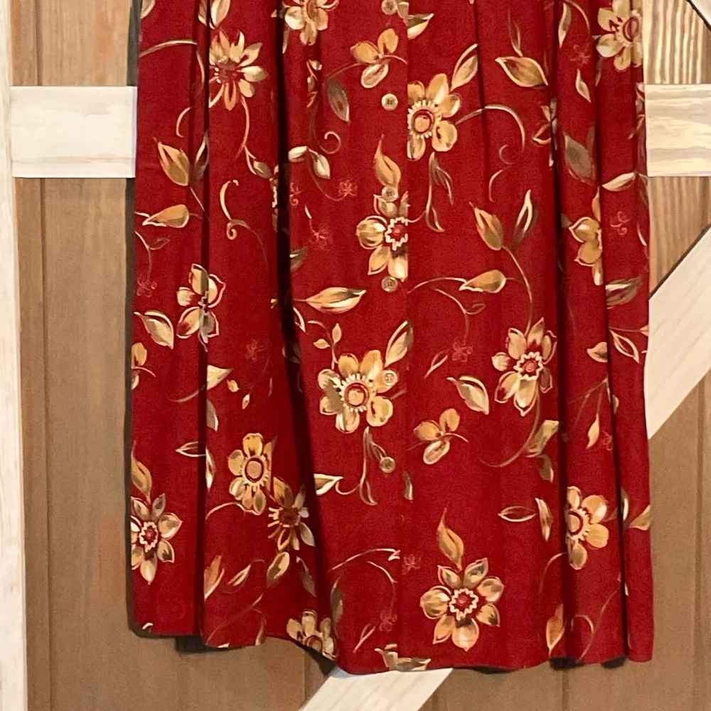 Vintage-Inspired Red Floral A-Line Skirt - Picture 3 of 6